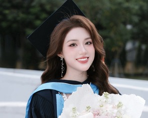 Miss World Vietnam Phan Phương Oanh trong những ảnh đời thường