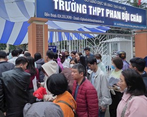 Phụ huynh Hà Nội xếp hàng trong đêm nộp hồ sơ vào lớp 10: Trường phải dừng, trả lại phí ghi danh