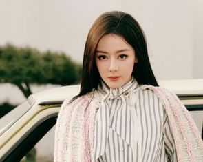 Địch Lệ Nhiệt Ba bị kẹt ở Dubai, lỡ hẹn với show diễn của Dior