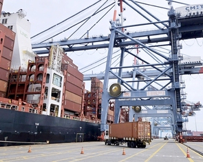 Trung Đông căng thẳng, đường vận chuyển qua Biển Đỏ 'mong manh', thêm phụ phí chiến tranh