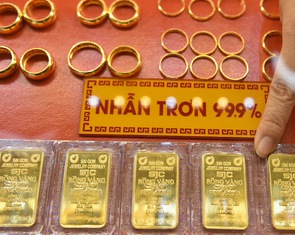 Giá vàng, bạc hạ nhiệt do áp lực chốt lời