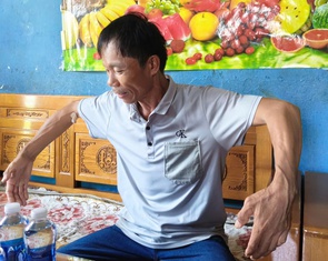 Người đàn ông kể lại giây phút lao xuống biển cứu hai đứa trẻ