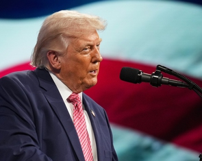 Ông Trump: Nếu muốn có nhiên liệu, các nước hãy tự chiến đấu hoặc mua của Mỹ