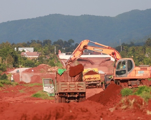 Đắk Lắk yêu cầu siết quản lý giá xăng dầu, vật liệu xây dựng, đẩy tiến độ các dự án trọng điểm