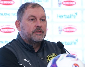 HLV tuyển Malaysia khen Xuân Son và Hoàng Hên