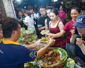 Để du khách mở ví về đêm