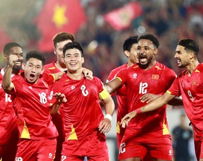 Tuyển Việt Nam nhảy 10 bậc, trở lại top 100 FIFA