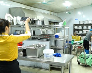 Hà Nội rà soát bếp ăn bán trú sau lo ngại thịt heo bệnh