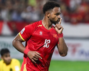 Xuân Son lập cú đúp giúp tuyển Việt Nam thắng thuyết phục Malaysia