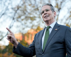 Mỹ có khả năng nâng thuế nhập khẩu toàn cầu lên 15% ngay trong tuần này