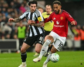 Thua phút cuối, Man United đứt mạch thăng hoa