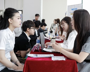 Sinh viên phỏng vấn thử, việc làm thật