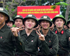 Chủ tịch Quốc hội, Bí thư Thành ủy cùng lãnh đạo TP.HCM tiễn hơn 9.000 thanh niên lên đường nhập ngũ