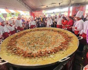 103 bánh pía ghép thành bản đồ Việt Nam tại Lễ hội bánh dân gian Nam Bộ 2026