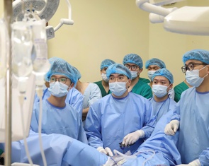 Điều trị ung thư phụ khoa bằng phẫu thuật ‘không vết rạch’