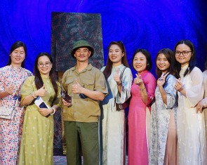 Phụ nữ thích đi xem kịch vào ngày phụ nữ?