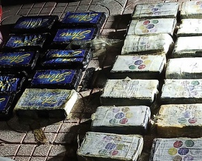 Người đàn ông lượm ve chai phát hiện 24 bánh nghi ma túy ở bờ biển Kê Gà