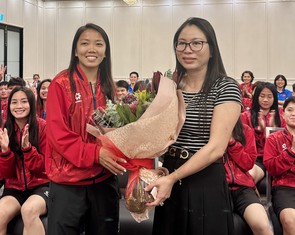 Tuyển nữ Việt Nam được khích lệ trong ngày 8-3