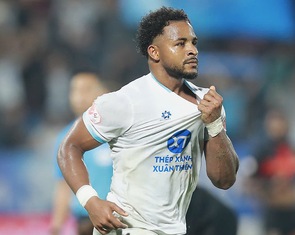 Xuân Son bỏ lỡ không tưởng, Nam Định vất vả thắng đội cuối bảng