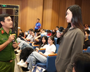 Lừa đảo trực tuyến: Giới trẻ dễ sa bẫy, bị tội phạm lợi dụng vì 'tâm lý mong manh'