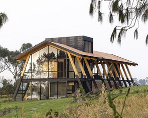 Ngôi nhà 'nổi' trên thảo nguyên