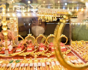 Giá vàng thế giới giảm sâu, trong nước giảm gần 2 triệu đồng/lượng