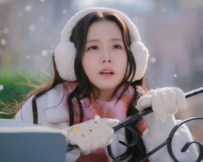 Jisoo BlackPink trong Boyfriend on Demand: Vẫn chỉ là bình hoa di động