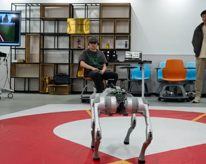 Điều khiển chó robot chỉ bằng suy nghĩ, viễn tưởng nay thành hiện thực