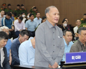 Cầm 200.000 USD, cựu Thứ trưởng nói 'nhận tiền trong giây phút không chín chắn'