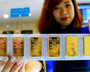 Giá vàng thế giới tăng mạnh, vượt 4.700 USD/ounce