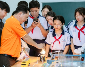 Tạo điều kiện chủ động cho trường nghề