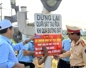 Quảng Ngãi cảnh báo sẽ phạt nguội khi vượt đèn đỏ qua đường sắt
