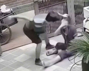 Vụ chồng đánh vợ từ sân vô nhà: 'Tha thứ cho sự dã man của chồng là không biết thương mình'
