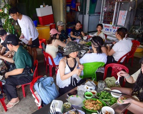 Hộ kinh doanh dưới 500 triệu bị yêu cầu ngưng xuất hóa đơn: Có sai luật?