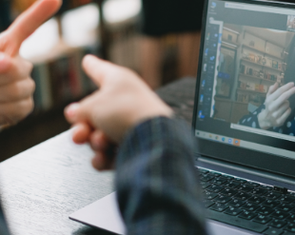 Muốn gọi cấp cứu cũng khó, người điếc cần videophone có phiên dịch