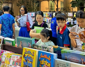 Lần đầu cư dân sống ở chung cư TP.HCM có hội sách ngay dưới nhà