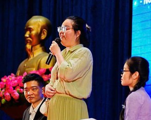 Nữ sinh viên ngành quan hệ quốc tế: Khiếm thị đời vẫn thú vị