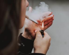 Hút thuốc lá, cần sa gây teo não