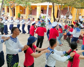 Tiếng hát từ đất liền vọng vang giữa Trường Sa