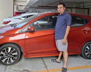 Lần đầu thấy người đi xe lăn lái ô tô, tôi lặng người, và quyết thi lấy bằng ngay