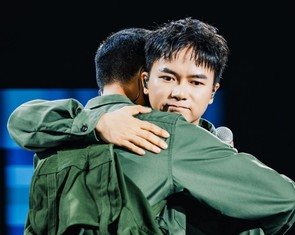 Sao nhập ngũ concert chưa đến mà khán giả nhớ mắt ngấn lệ của Bùi Công Nam hát 'Còn gì đẹp hơn'