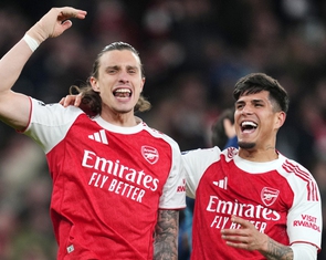 Để vô địch, Arsenal cần tập... marathon và đạp xe