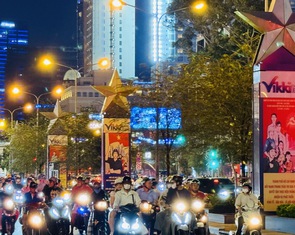 Nhiều doanh nghiệp tắt bảng quảng cáo khủng theo yêu cầu tiết kiệm điện
