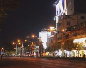 TP.HCM giảm sáng đô thị về đêm, tắt biển quảng cáo sau 22 giờ