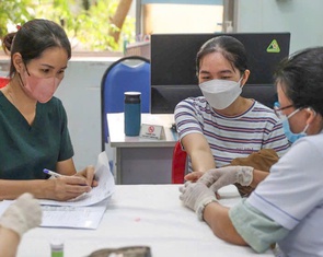 Người trên 65 tuổi đã mua BHYT hộ gia đình, có được hoàn tiền?