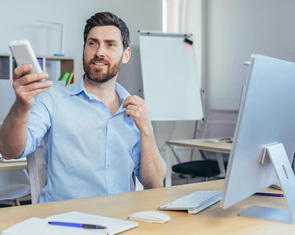 Ngồi điều hòa dễ bị thiếu nước hơn làm việc dưới trời nắng nóng?