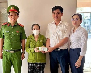 Kịp thời hỗ trợ người phụ nữ dừng chuyển tiền cho người lạ để nhận USD