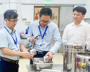 Tin tức sáng 27-4: Đề xuất chủ tịch UBND xã được phạt 50 triệu với cá nhân vi phạm an toàn thực phẩm