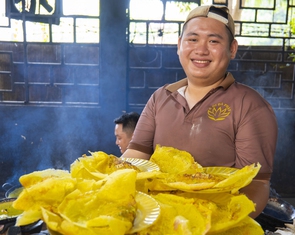 Nơi gần 30 năm đổ bánh xèo miễn phí mỗi ngày