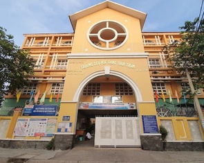TP.HCM: 25 ca nghi bị ngộ độc thực phẩm tại Trường tiểu học Đặng Thùy Trâm, 1 trẻ thở máy